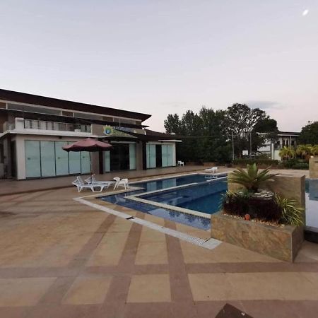 Floating Sanctuary Resort Powered By Cocotel Bulacan Exteriör bild