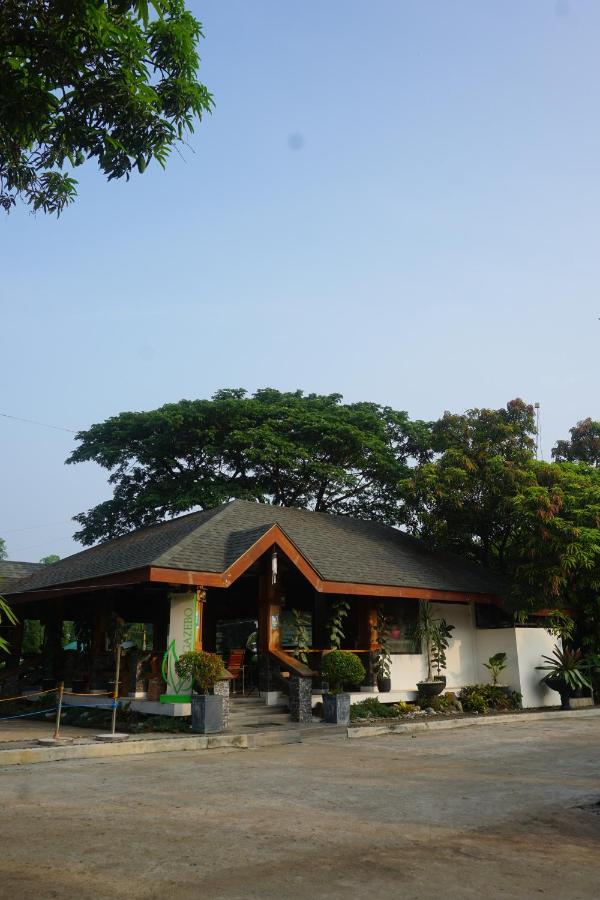 Floating Sanctuary Resort Powered By Cocotel Bulacan Exteriör bild