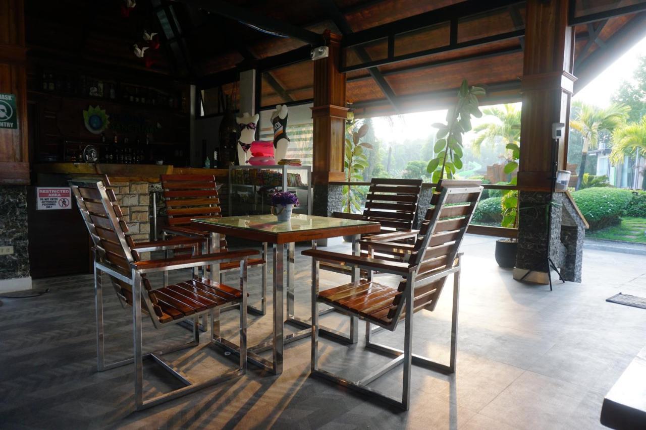 Floating Sanctuary Resort Powered By Cocotel Bulacan Exteriör bild