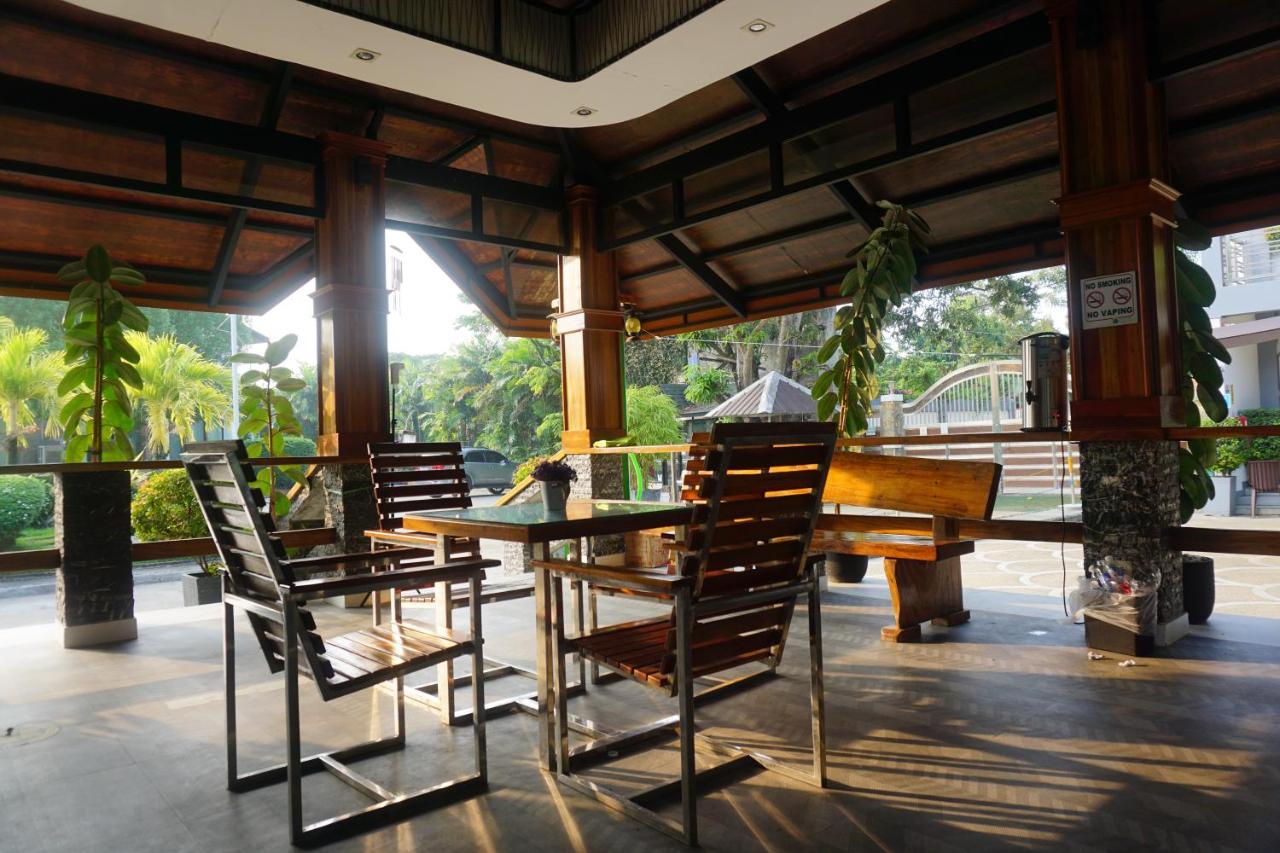 Floating Sanctuary Resort Powered By Cocotel Bulacan Exteriör bild