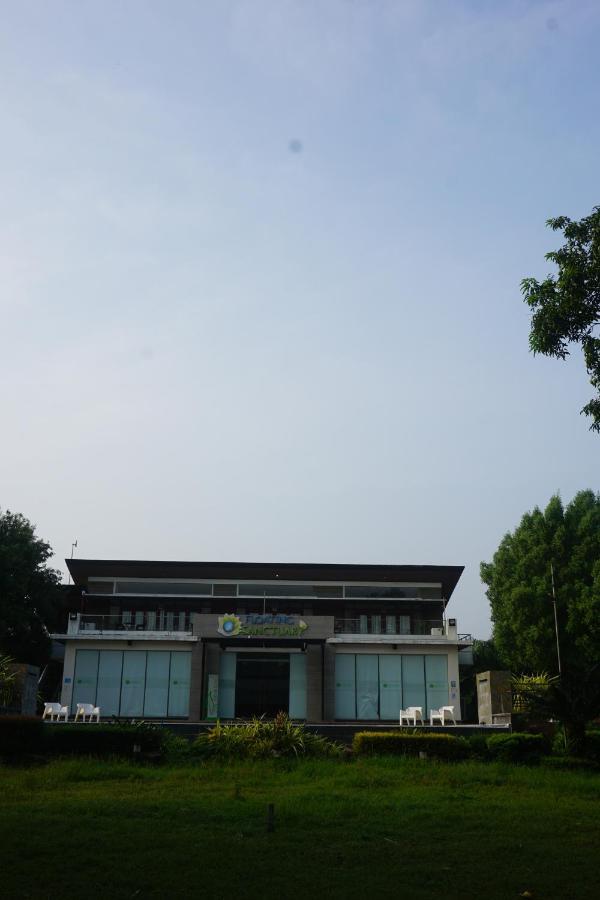 Floating Sanctuary Resort Powered By Cocotel Bulacan Exteriör bild