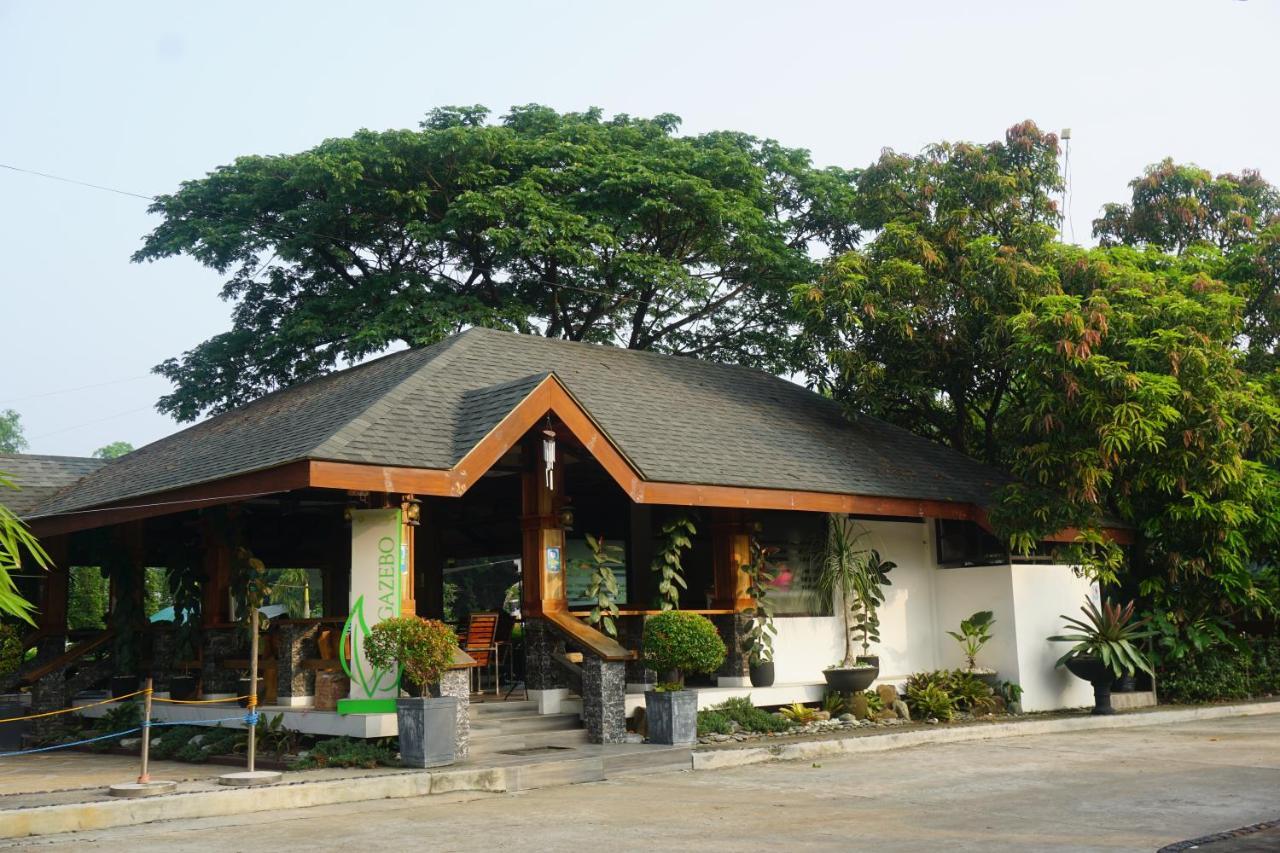 Floating Sanctuary Resort Powered By Cocotel Bulacan Exteriör bild
