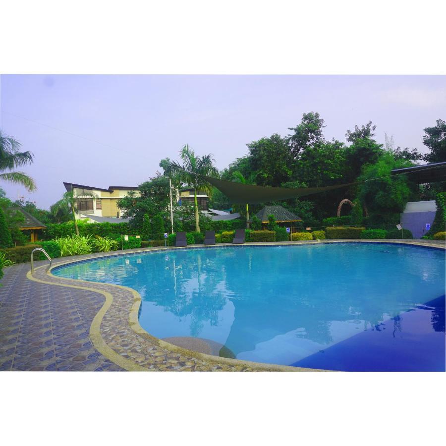 Floating Sanctuary Resort Powered By Cocotel Bulacan Exteriör bild