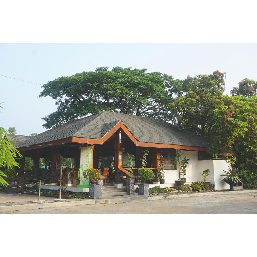Floating Sanctuary Resort Powered By Cocotel Bulacan Exteriör bild