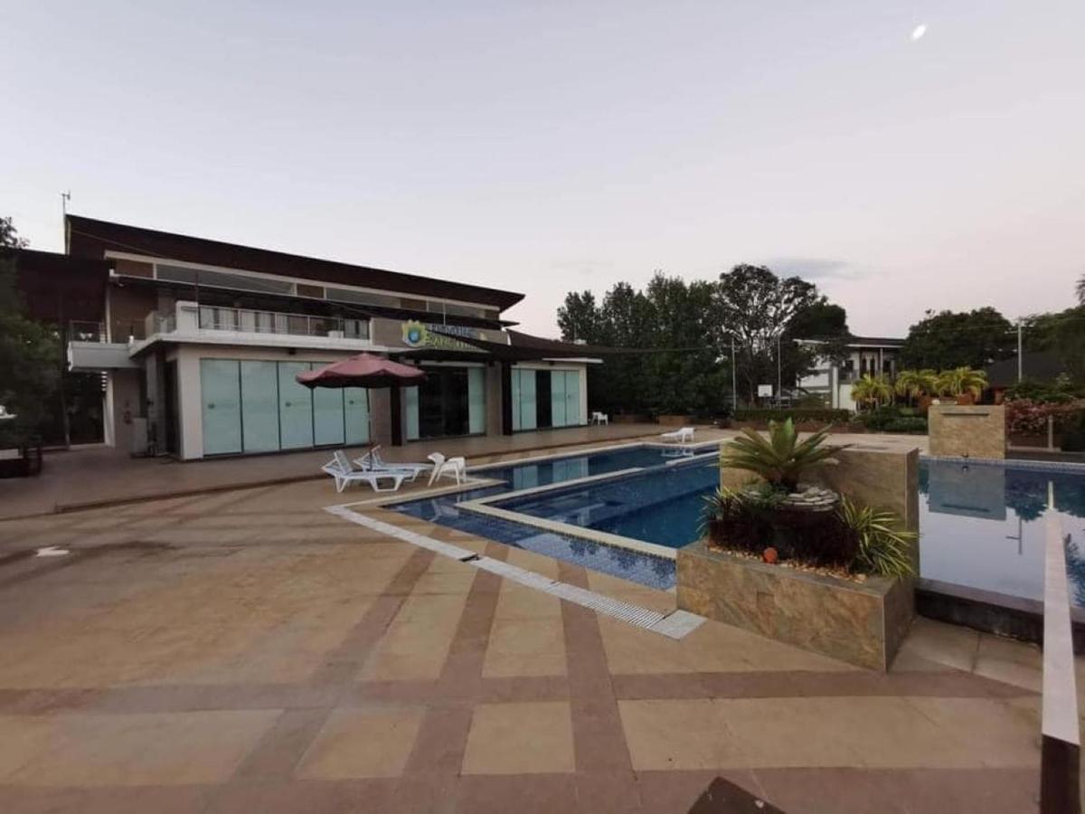 Floating Sanctuary Resort Powered By Cocotel Bulacan Exteriör bild