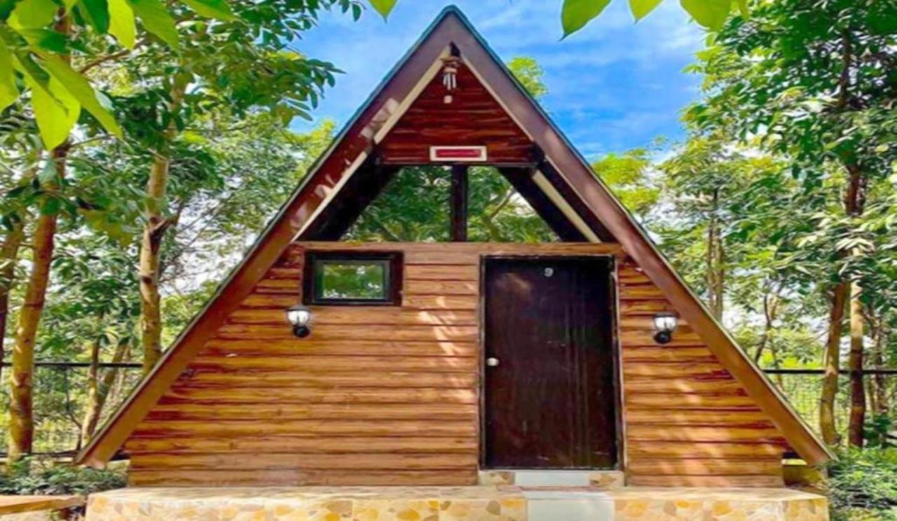 Floating Sanctuary Resort Powered By Cocotel Bulacan Exteriör bild