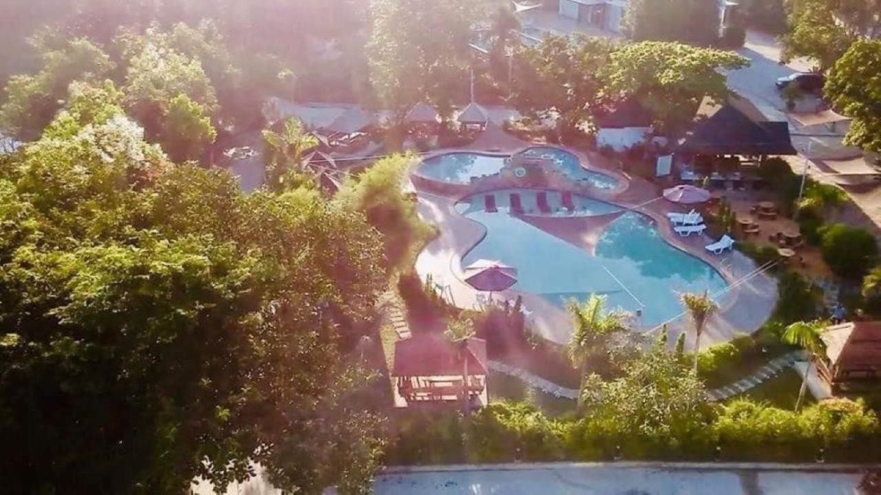 Floating Sanctuary Resort Powered By Cocotel Bulacan Exteriör bild